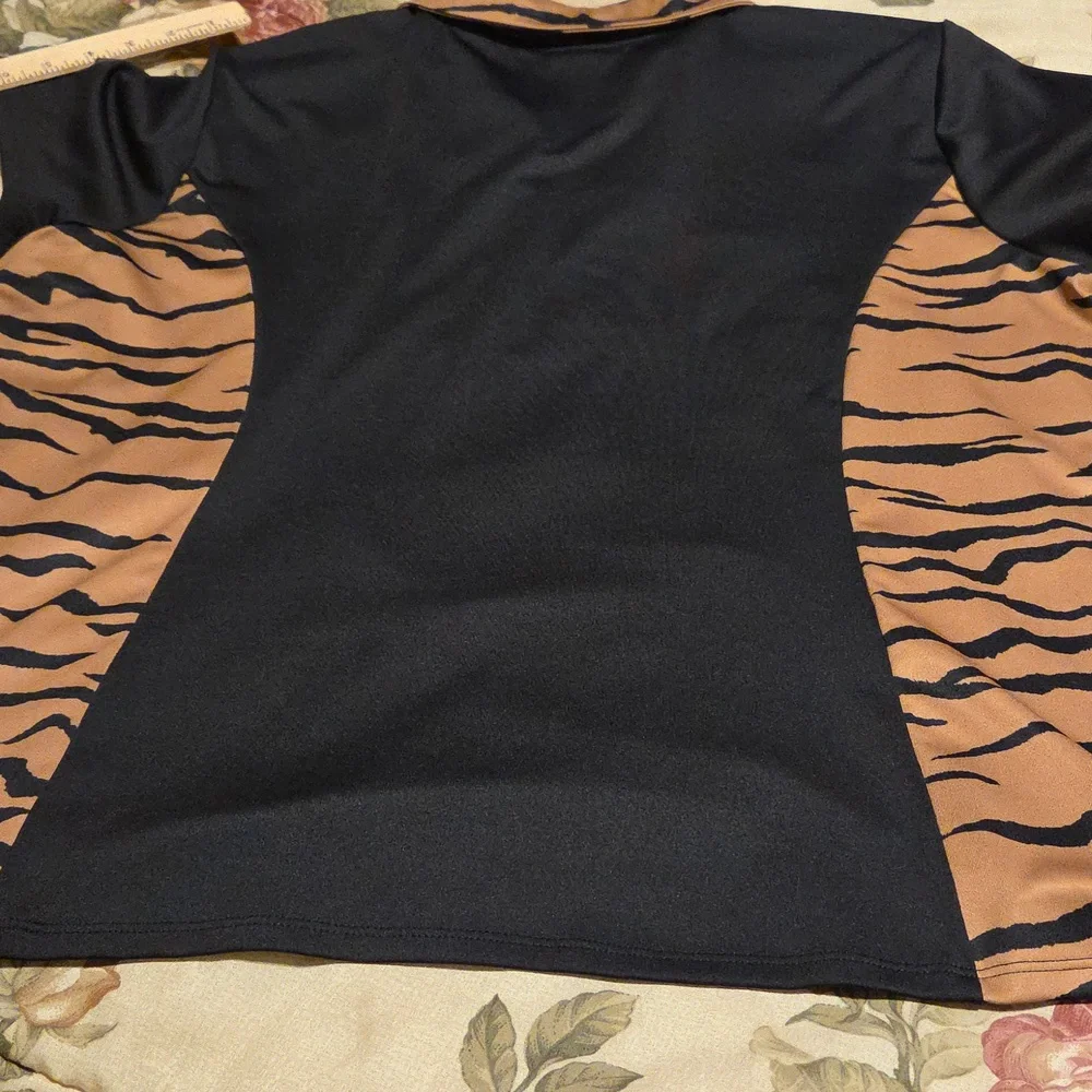 Chico's Black and Tan Tiger Patterned Top (Zenergy) - Picture 4 of 4